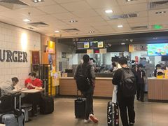 -麦当劳(上海虹桥站30B检票口楼上)