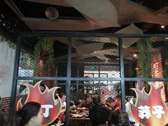 等位区-莽子老火锅(大坪店)