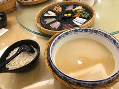 -老国贸云南传统过桥米线(滇池店)