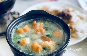 Beef and Choy Sum Fried Dough Noodle Porridge