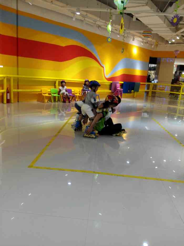 阿布溜溜·轮滑(21世纪太阳城店)-"在这里办了年卡,坚持学习了半年多