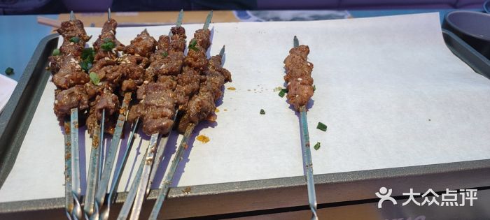 燥次·烧烤酒场(万象城店)燥次筋神牛肉串图片