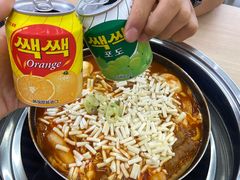 -三清洞摩西韩式年糕火锅(威高广场店)