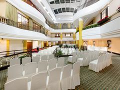 -深圳富苑皇冠假日套房酒店