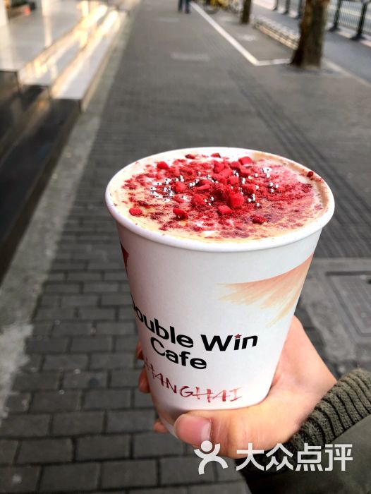 double win cafe(陆家嘴店)草莓缤纷拿铁咖啡图片 第3张