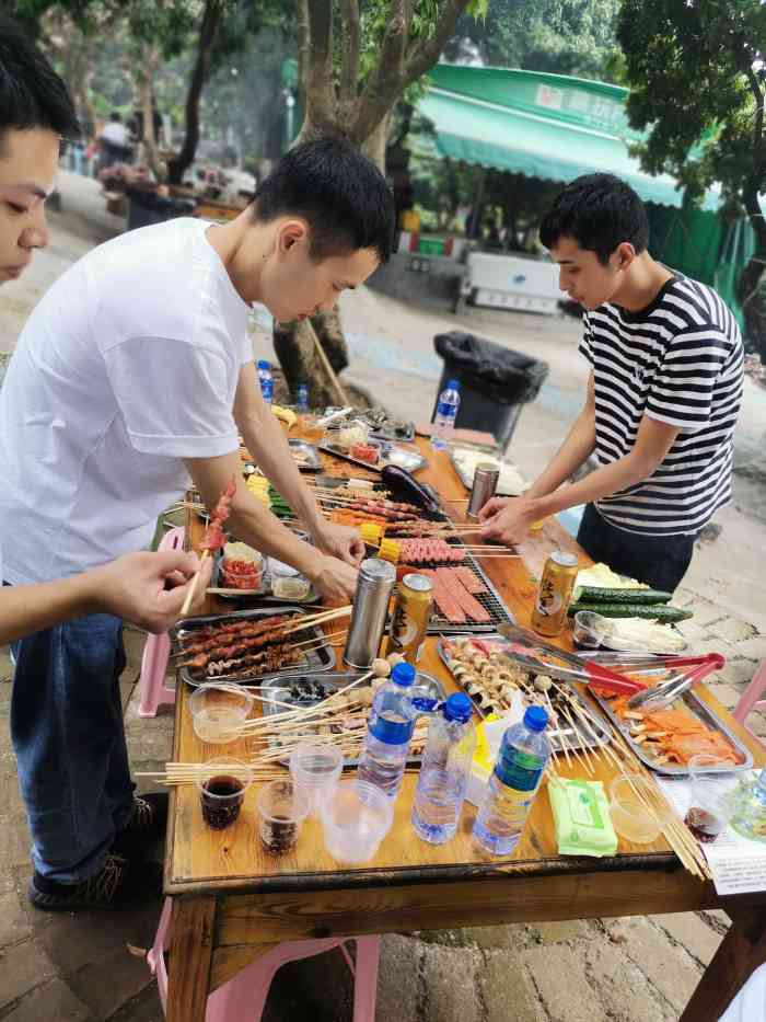 趣玩户外烧烤野炊(番禺育龙山店)-"在地铁新造站b1出口出来,就看到