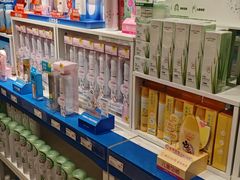 -名创优品(北京新中关购物中心地铁层店)