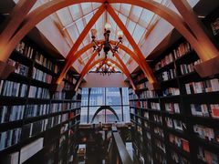 -钟书阁(松江泰晤士小镇店)