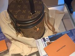 -乐蓬马歇百货公司(Rive Gauche)