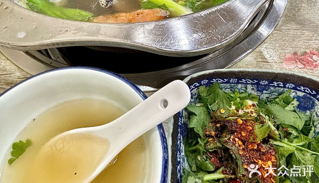 这家店 每次空肚子来 吃撑扶墙走出店 