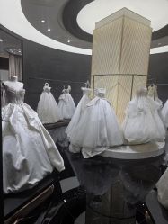 -喜爱高定婚纱摄影