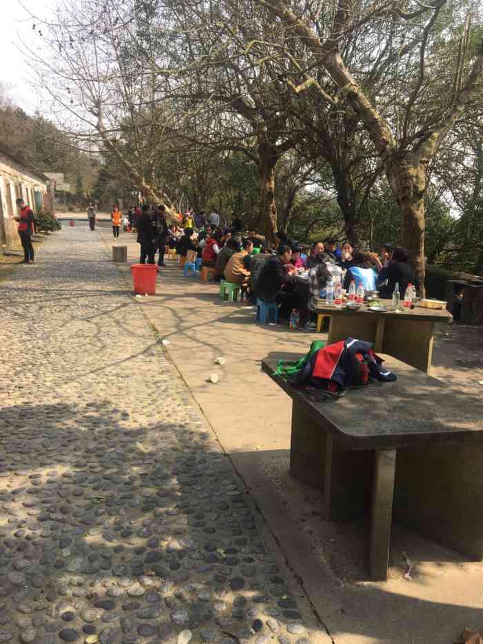 众鑫团建&休闲旅游-"公司里同事组织去的,那天天气很好,大家玩.