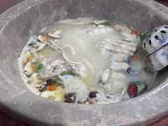 -姚记抚仙湖石锅鱼庄