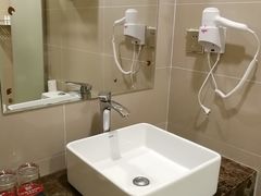 -柏曼酒店(合肥国购广场三里庵地铁店)