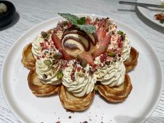 草莓芝士奶油冰淇淋华夫-Nana And Her Friends Restaurant 娜娜家(小寨原力场店)