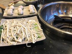 -茅草房·河畔园林火锅