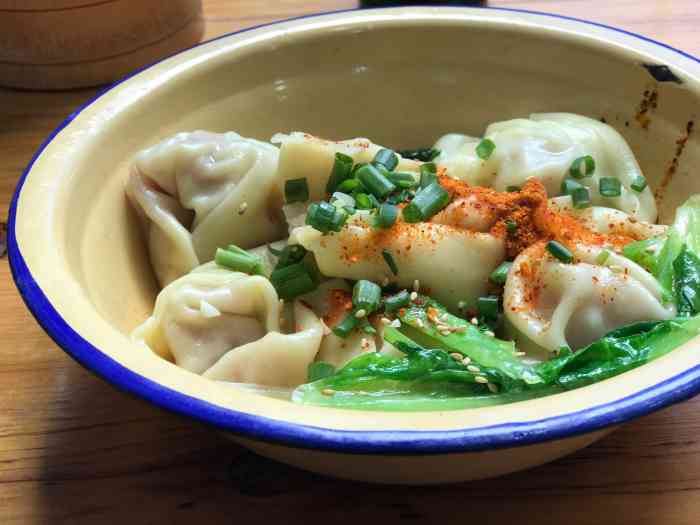 鬼抄手(解放碑店)-"口味:我吃得是干海椒抄手,这个个头也太大.