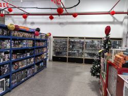-逝水玩具折扣店