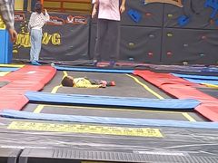 -爱蹦iBOON蹦床运动馆(江汉店)