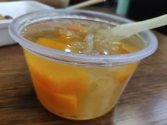 木瓜雪耳糖水-六姑龟苓膏糖水卤水店