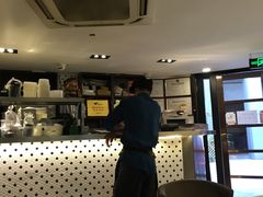 -新大咀港式茶餐厅(宝山万达店)