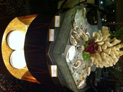 生蚝-广州花园酒店-凌璇阁360度高空海鲜自助餐CAROUSEL