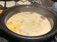-洪氏嗨捞·广东猪肚鸡·椰子鸡火锅(西咸万象城店)