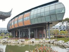 -上海滴水湖皇冠假日酒店