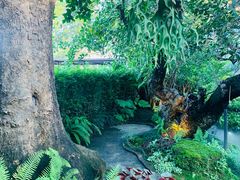 -Chom Cafe and Restaurant