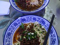 -渝之汇牛肉豌杂面