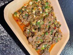 招牌铁板孜然牛肉-肉店炸炸炸·爆汁孜然牛肉