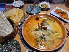 -洱火云南酸菜牛肉火锅(石景山当代商城店)