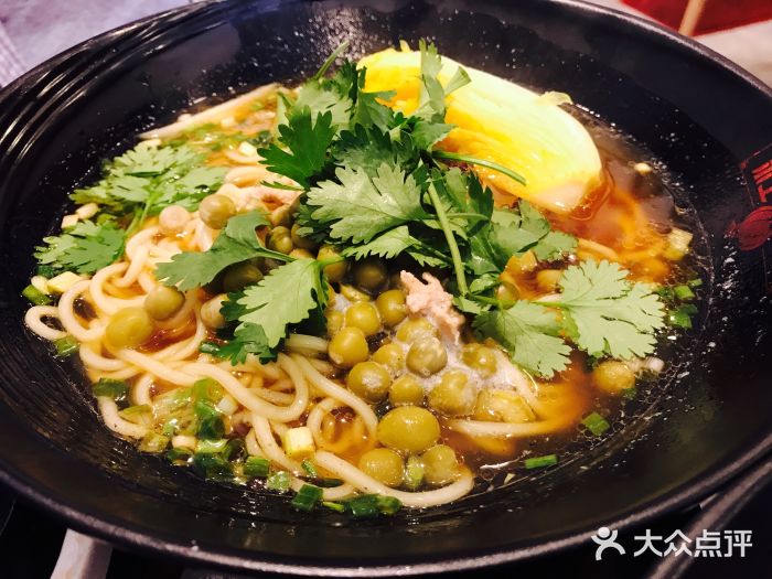 红灯照牛肉面清汤豌杂面图片