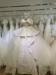 -月月婚纱礼服仓储店(王府井店)