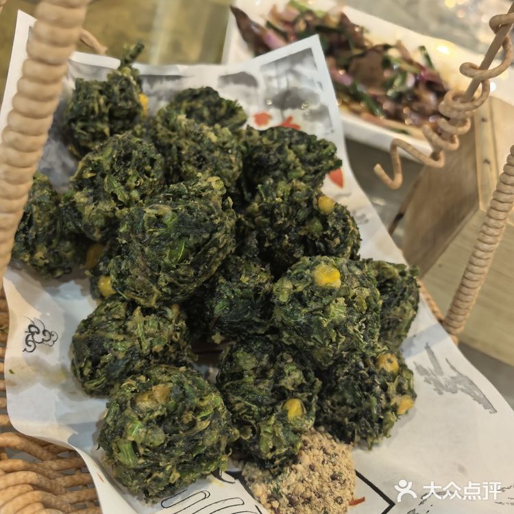 团购套餐是不能约小蒙古包的 大的蒙古包会有节目表演