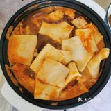 千页豆腐，冻豆腐，海带丝，还有各色的火锅面，配上囊