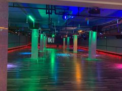 -奔马滚轴溜冰场