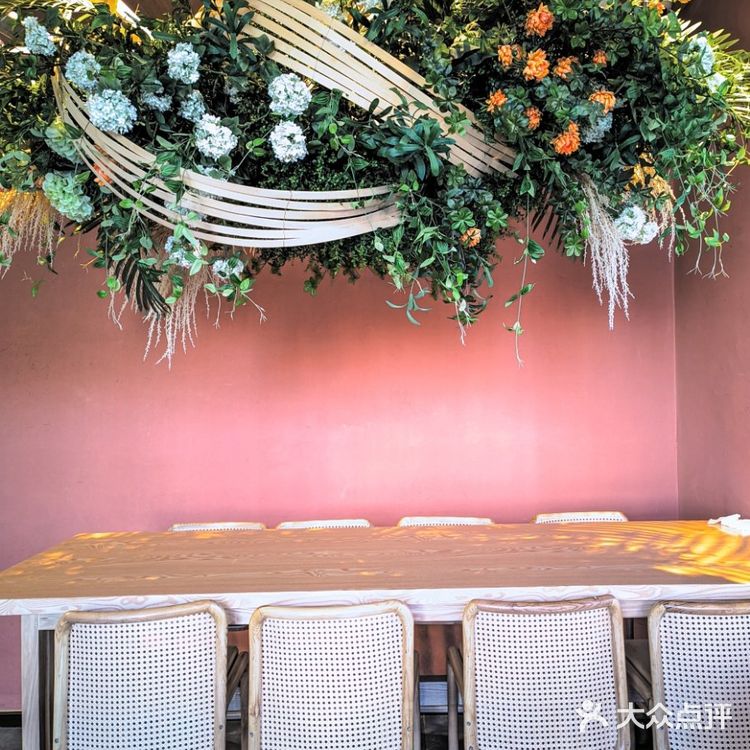 这是一份超大的刺身船,盛满了来自世界各地的新鲜海产