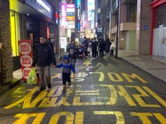 -BHC炸鸡(明洞总店)