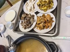 -菌之家·专业纯野生菌火锅·特色炒菌