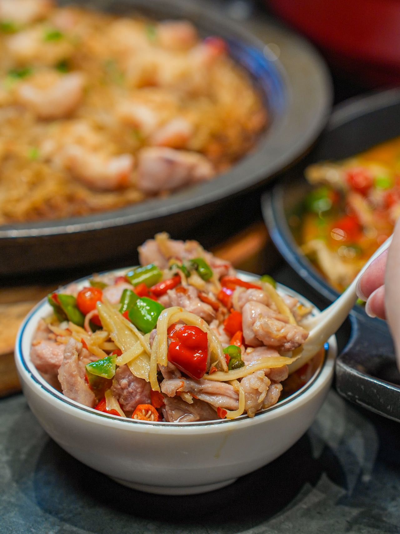 n现点现炒,师傅的翻炒动作,大火,颠锅一看就没来错,爆炒的火焰飞起