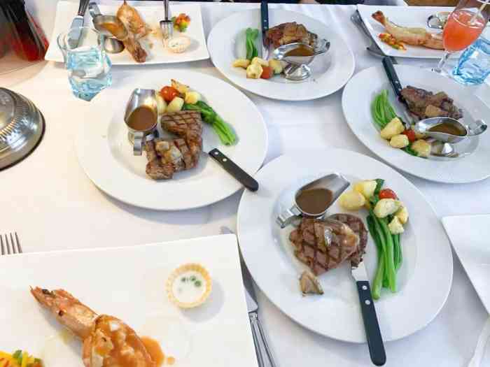 莫斯科餐厅-"听说老莫重新装修了,恢复成50年代的样子.