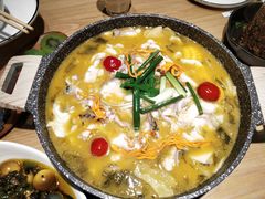 -山城外·非遗酸菜鱼(新都汇融店)