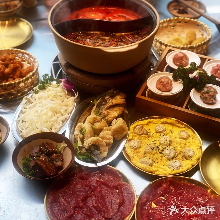 魔都探店｜火爆全网的郭铁柱泥炉老火锅他来了！