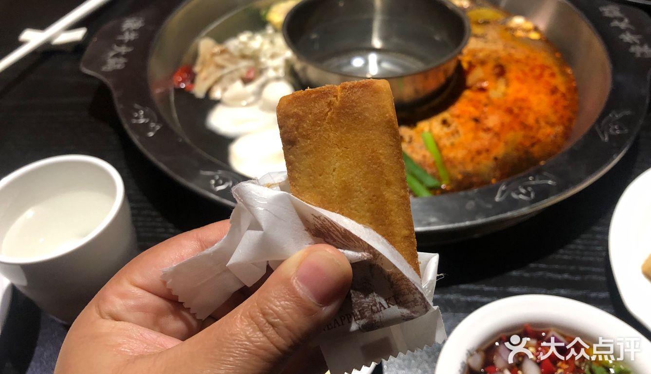 矿泉水锅底的台湾火锅