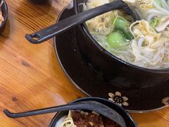 -丽虹云南过桥米线(兴工街店)