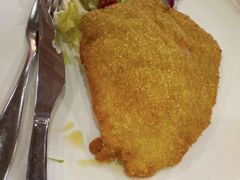 崇明生态猪炸猪排配辣酱油-红房子西菜馆(淮海中路店)