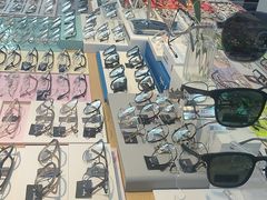 -天空之镜眼镜店蔡司依视路配镜授权零售店(望京颐堤港店)