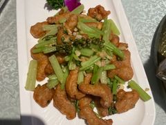 -阿瓦山寨·湘菜现炒·剁椒鱼头王(咸阳总店)