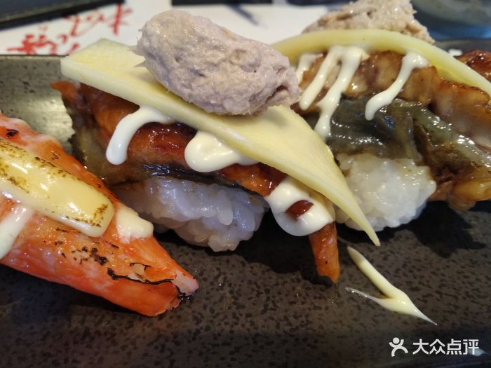 芒果吞拿鱼鳗鱼寿司